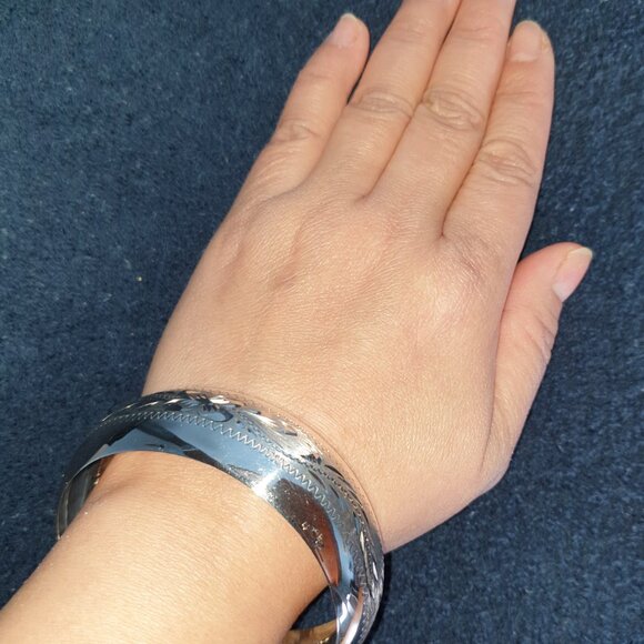Timeless Elegance: Vintage Handcrafted Taxco Sterling Silver Bangle Bracelet - Picture 12 of 15